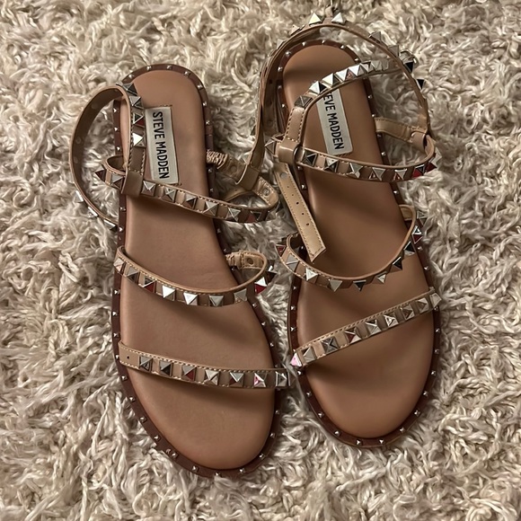 Steve Madden silver studded sandals Sz. 8 - Picture 1 of 2